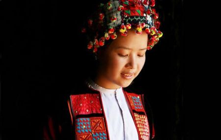 Lên vùng sơn cước ngắm những thiếu nữ Lô Lô xinh đẹp